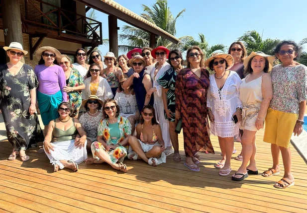 Idosos da academia Demóstenes em evento na praia Peito de Moça