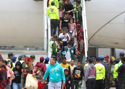 Imigrantes deportados
