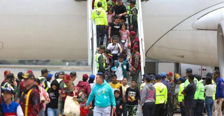 Imigrantes deportados