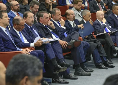 Jair Bolsonaro acompanhando julgamento no STF
