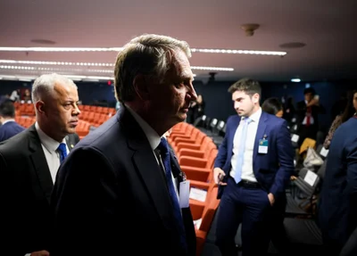 Jair Bolsonaro circula pelo STF durante julgamento da suposta trama golpista