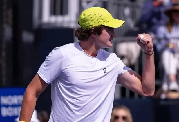 João Fonseca foi campeão do Challenger de Phoenix após vencer o cazaque Alexander Bublik