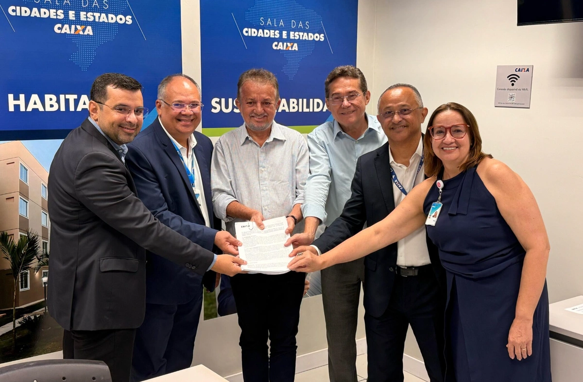 Joãozinho Félix assina contrato para construção de casas populares em Campo Maior