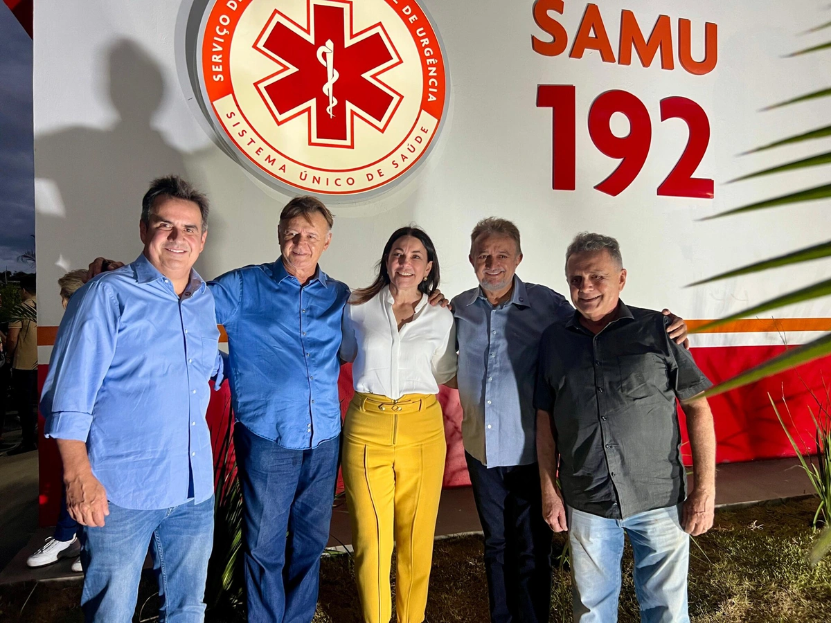Joãozinho Félix e lideranças políticas na entrega da nova base do SAMU