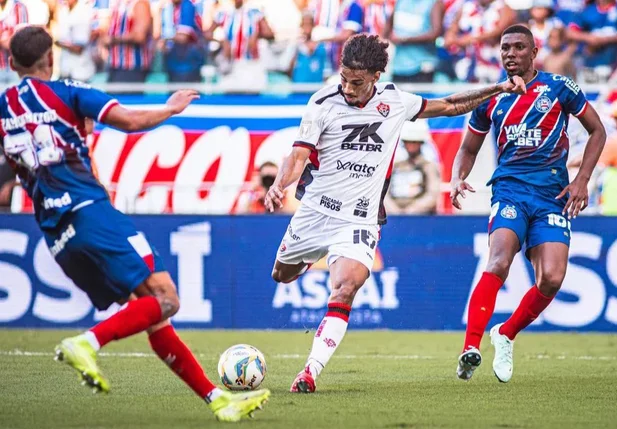 Jogadores de Bahia e Vitória no Ba-Vi da primeira fase do Campeonato Baiano 2025