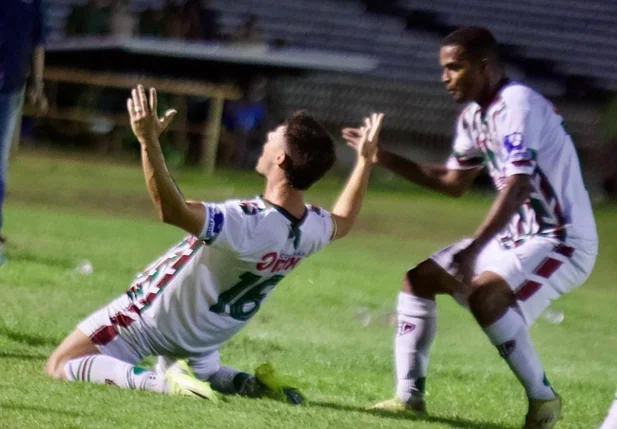 Jogadores do Fluminense-PI comemorando gol no duelo contra o Altos