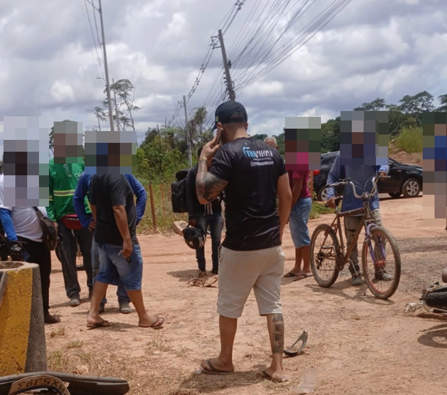 Jordyalaff Rodrigues Bezerra no local do acidente