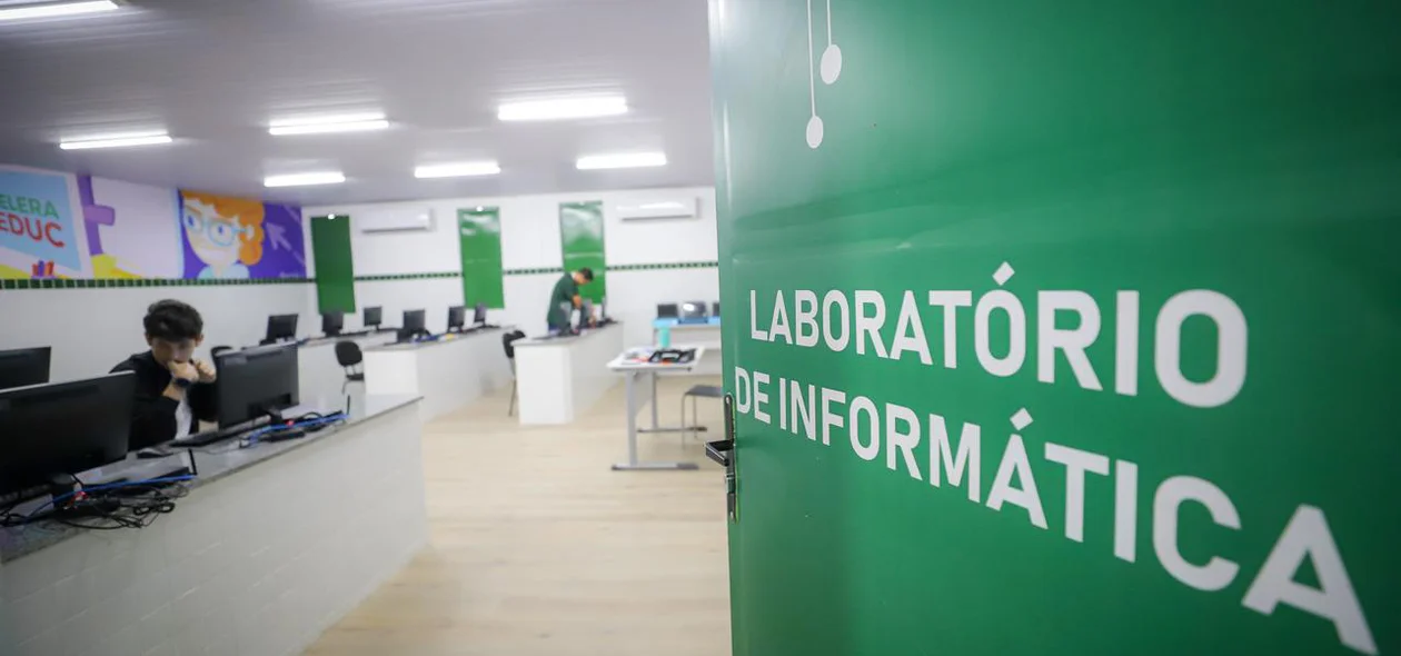 Laboratório de Informática do CETI Didácio Silva