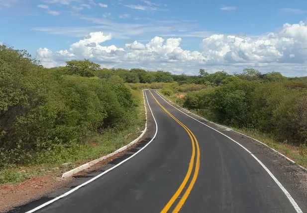 Leonardo Sobral inaugura obras de pavimentação asfáltica no Território Serra da Capivara