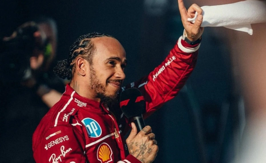 Lewis Hamilton leva 1º pole pela Ferrari