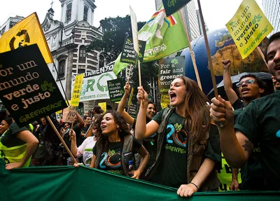 Marcha durante a Cúpula dos Povos, na Rio+20