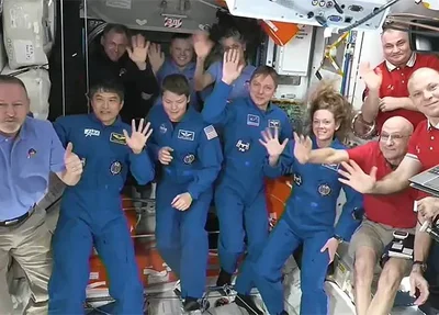 Membros da SpaceX Crew-10 e os sete membros da tripulação da Expedition 72 no resgate