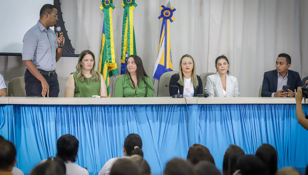 Mesa de honra do evento