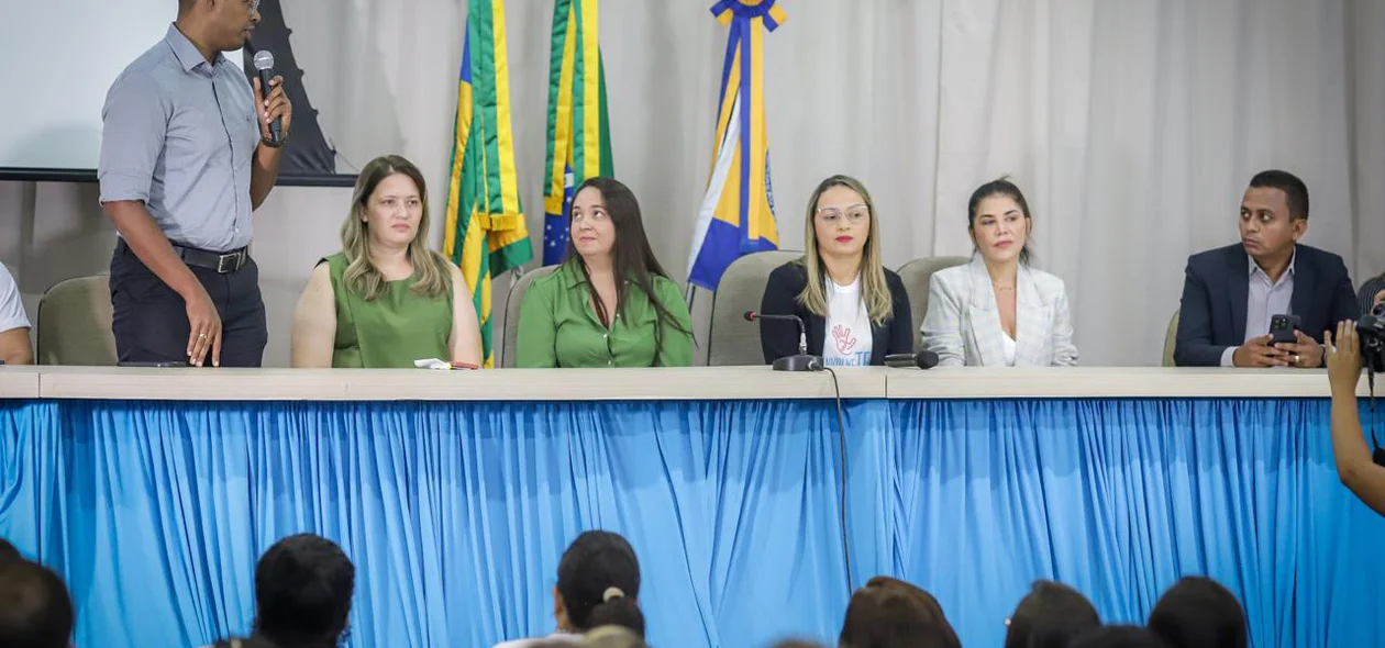 Mesa de honra do evento