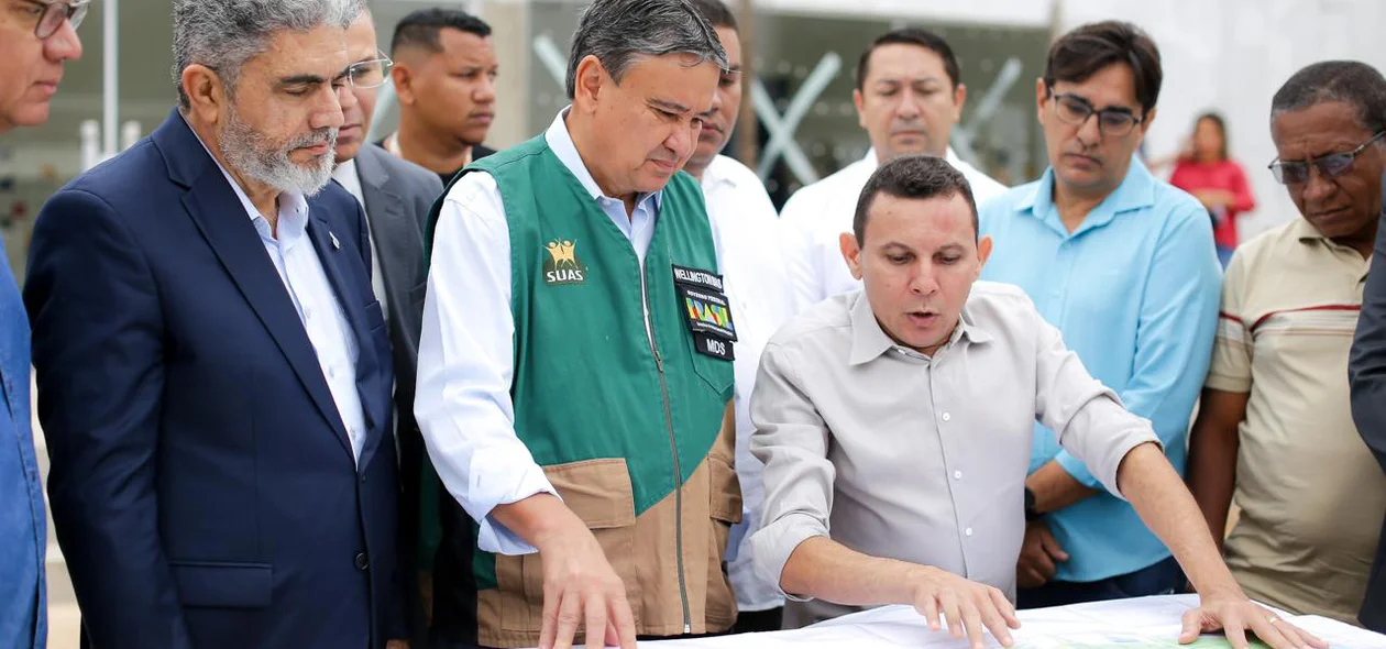 Ministro avalia andamento da obra