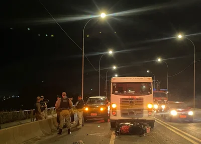 Moto do colombiano colidiu frontalmente contra caminhão