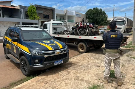 Motocicletas estavam sendo levadas para a Bahia em um caminhão