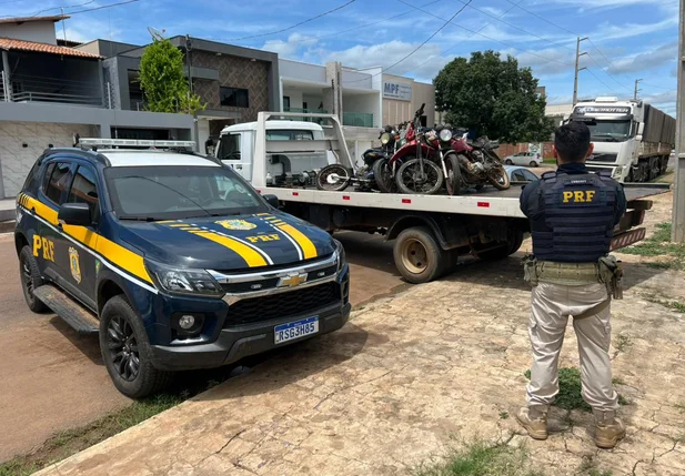 Motocicletas estavam sendo levadas para a Bahia em um caminhão