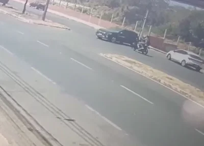 Motociclista ficou ferido após colidir contra carro na Avenida Zequinha Freire