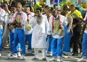 Neguinho da Beija-Flor em seu último desfile