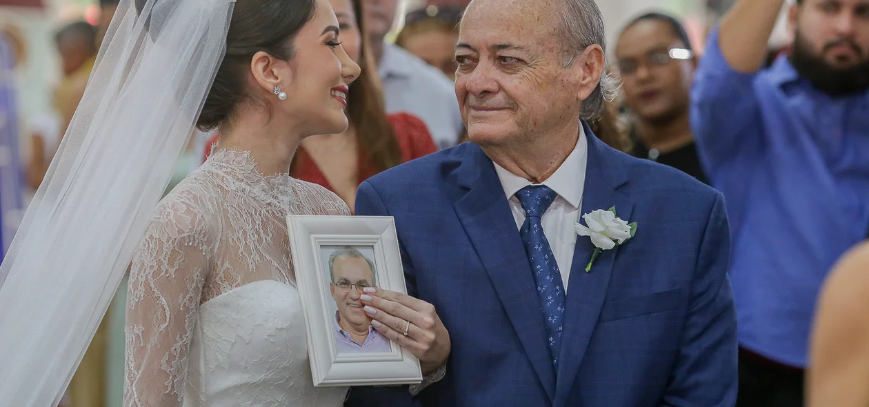 O casamento ocorreu na manhã deste sábado