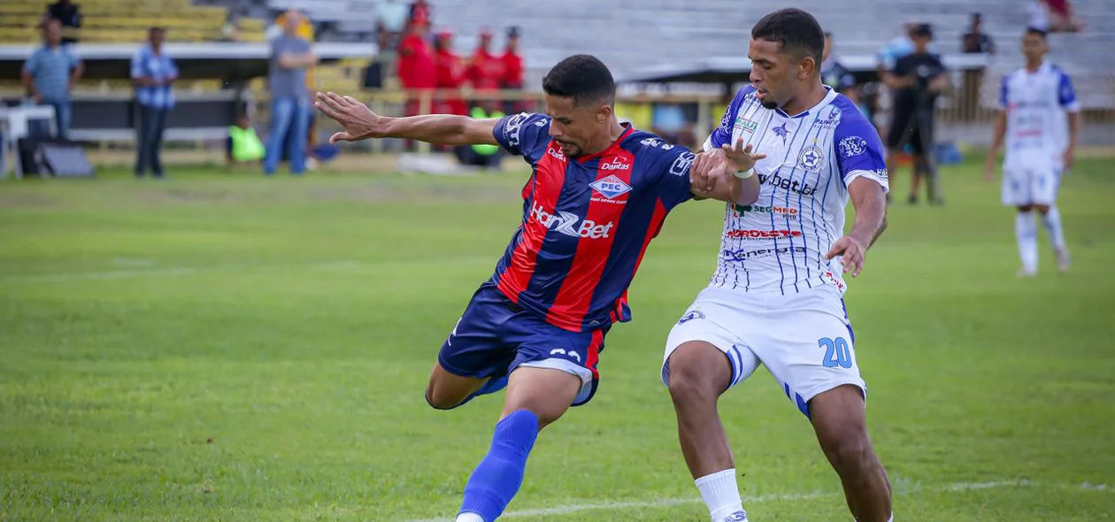 O jogo aconteceu neste sábado no Albertão
