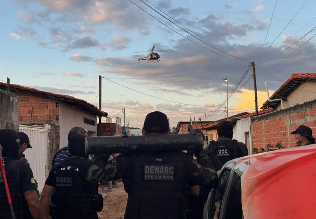 Operação do Denarc na Vila Mandacaru