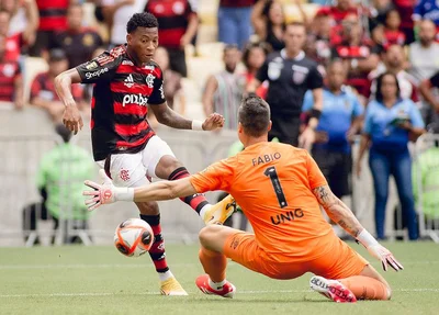 Plata em ação pelo Flamengo contra o Fluminense na final do Carioca
