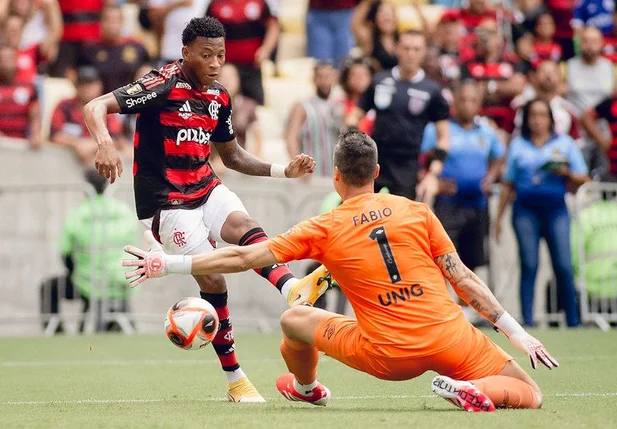 Plata em ação pelo Flamengo contra o Fluminense na final do Carioca