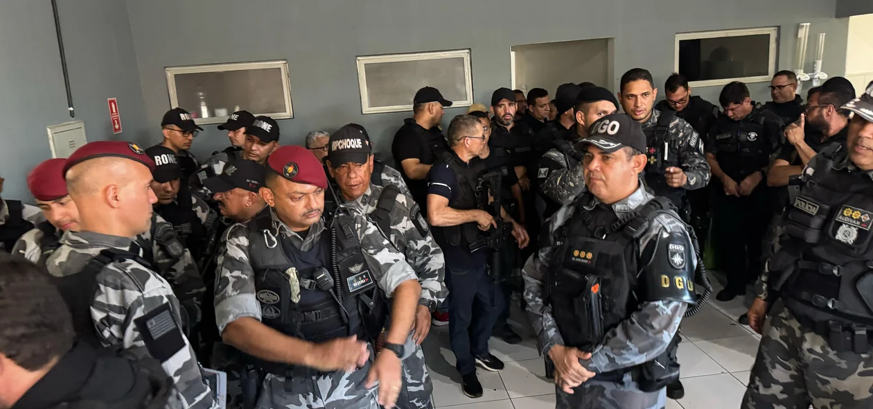 Policiais na sede do Denarc se organizam para megaoperação