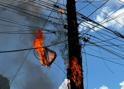 Poste incendiou