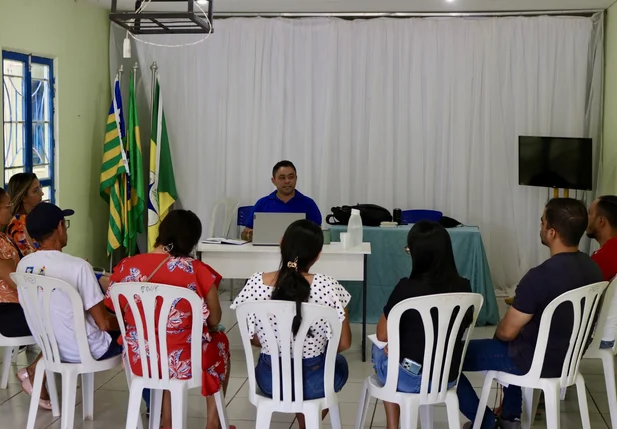 Prefeito de Vera Mendes reúne agentes comunitários