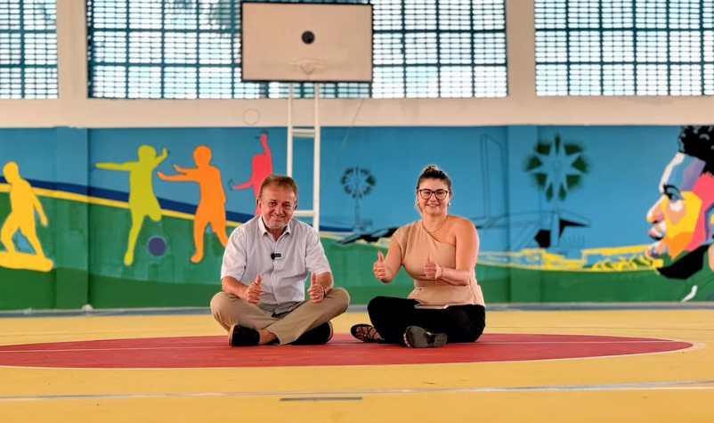 Prefeito Joãozinho Félix e a vereadora Hilderlene Brito visitam reforma da quadra