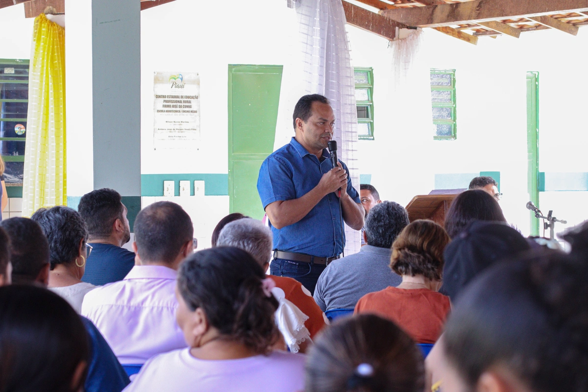 Prefeito Pedro Gomes participa de
