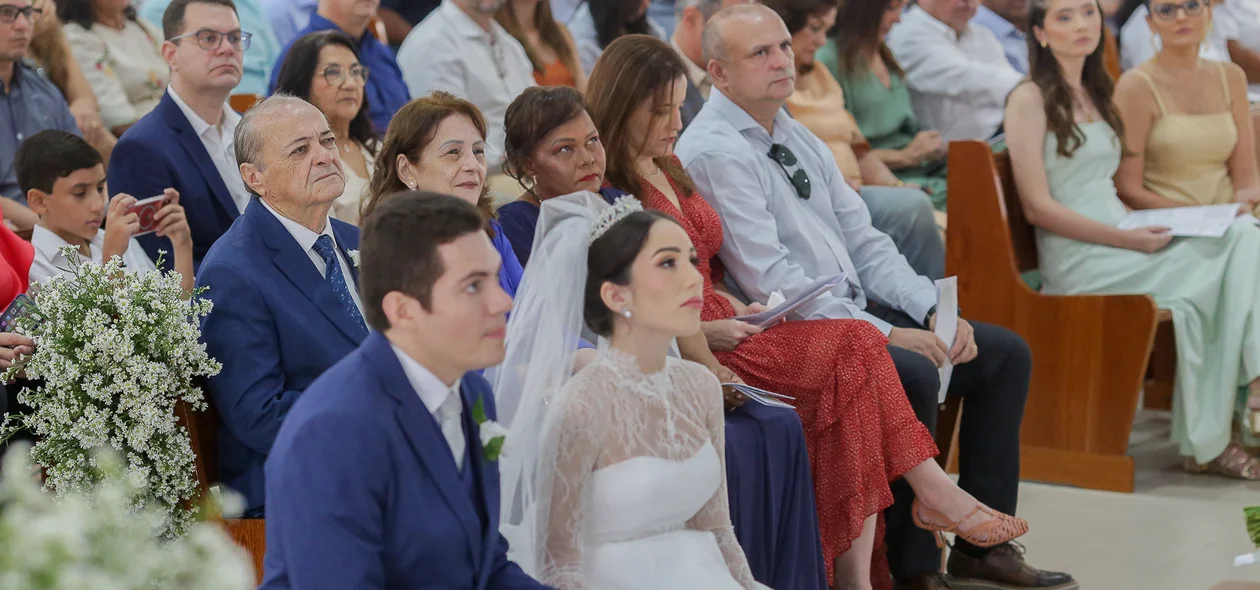 Prefeito Sílvio Mendes participa de cerimônia de casamento de Cristina Firmino