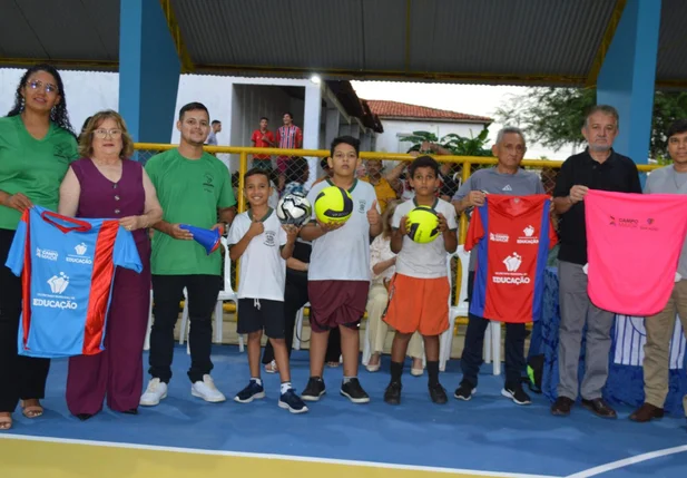 Prefeitura de Campo Maior inaugurou quadra poliesportiva na Escola Dr. Nonato Ibiapina