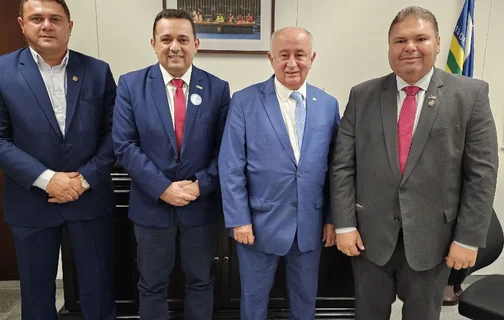 Presidente da APPM Admaelton Bezerra e o ex-prefeito Toninho de Caridade participam de reunião na CNM em Brasília