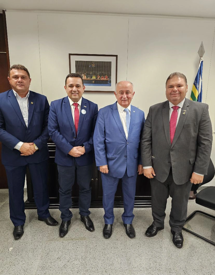 Presidente da APPM Admaelton Bezerra e o ex-prefeito Toninho de Caridade participam de reunião na CNM em Brasília