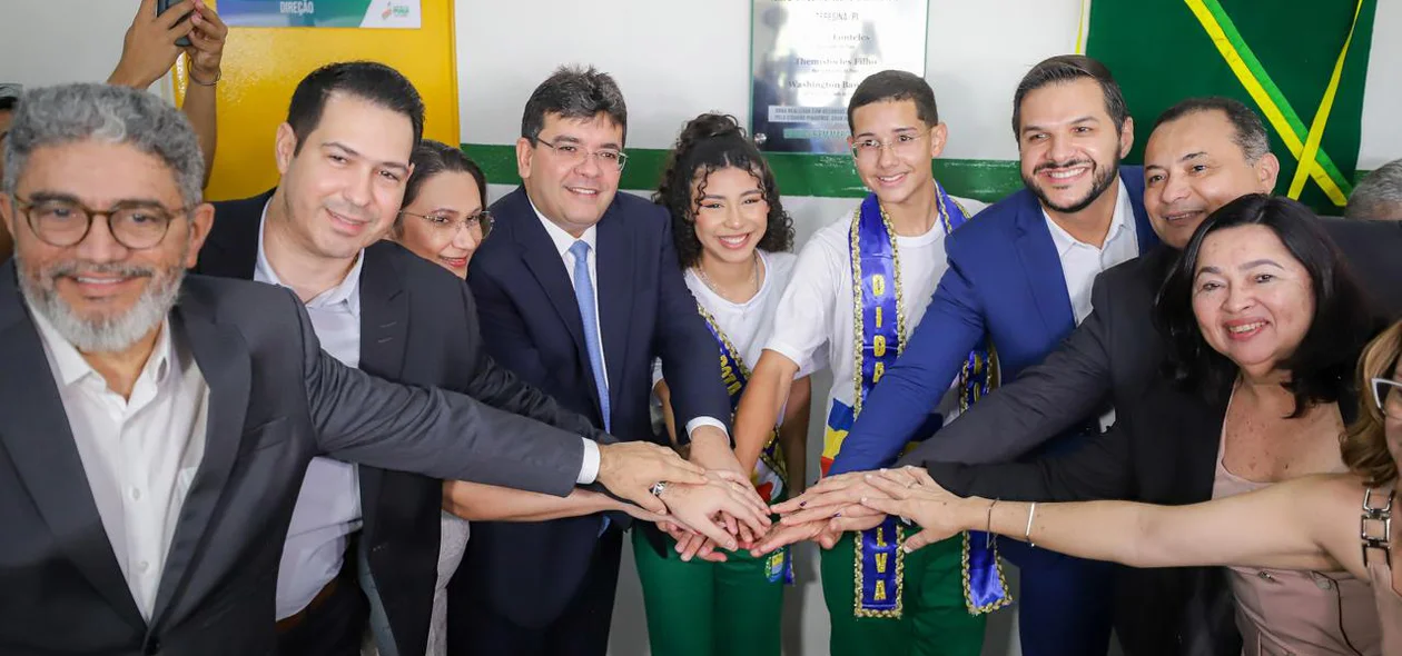 Rafael Fonteles e sua comitiva