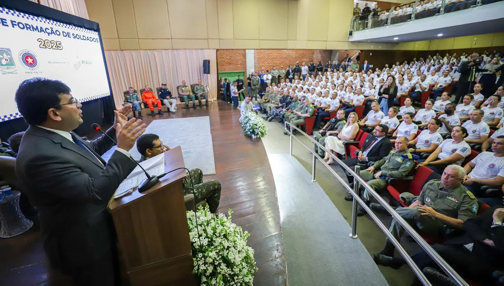 Rafael Fonteles participa de aula inaugural da nova turma do Curso de Formação de Soldados