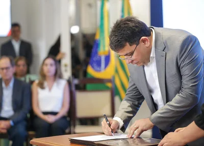 Rafael Fontles assina documento