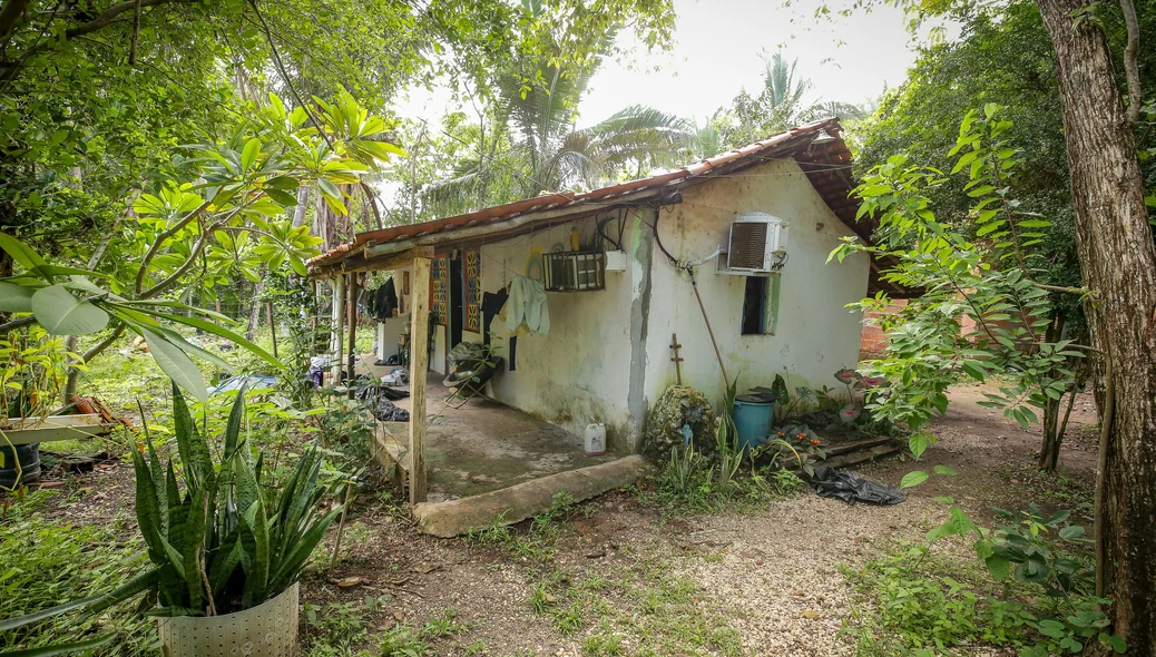 Residência onde funcionava uma das estufas de maconha na zona Sudeste