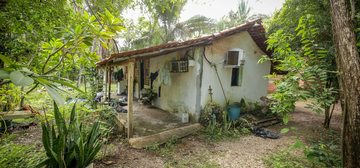 Residência onde funcionava uma das estufas de maconha na zona Sudeste