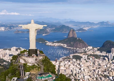 Rio Poti começa a invadir ruas em Teresina