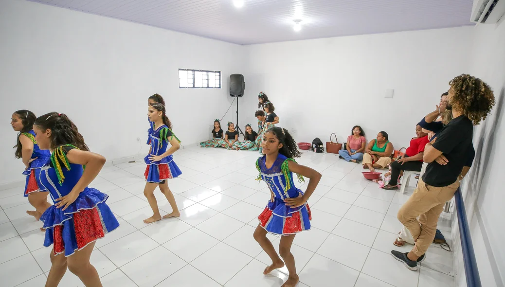 Sala de balé inaugurada durante a visita
