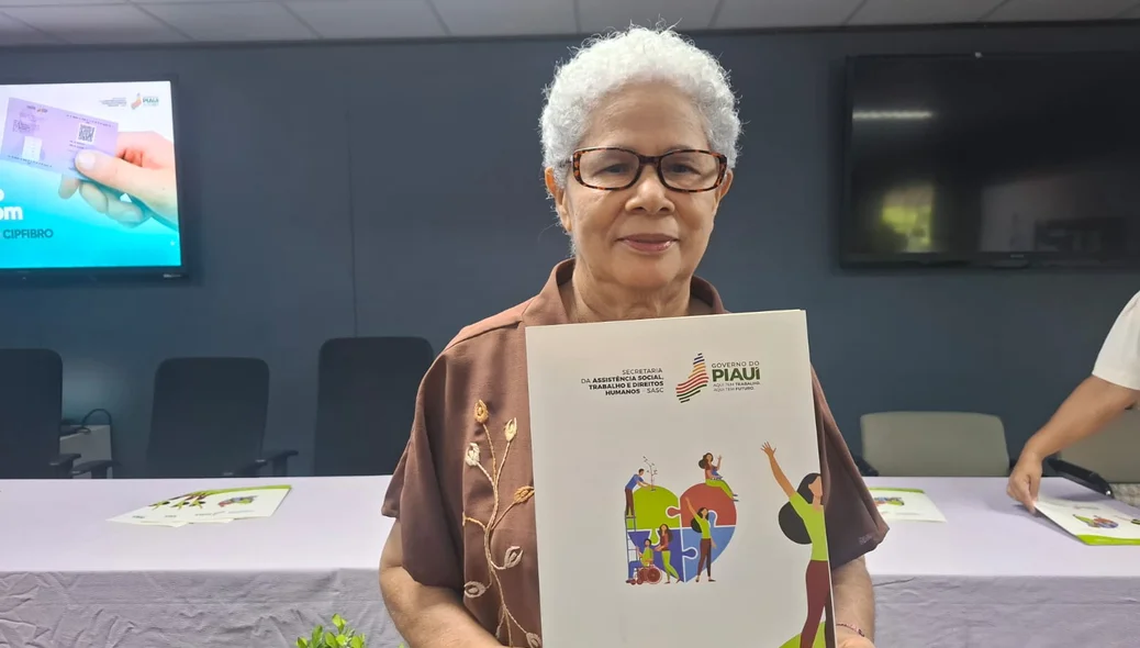 Secretária Regina Sousa