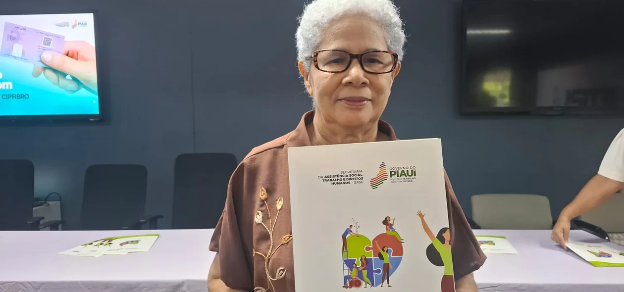 Secretária Regina Sousa