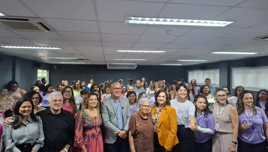 Simpatizantes da causa e autoridades no evento