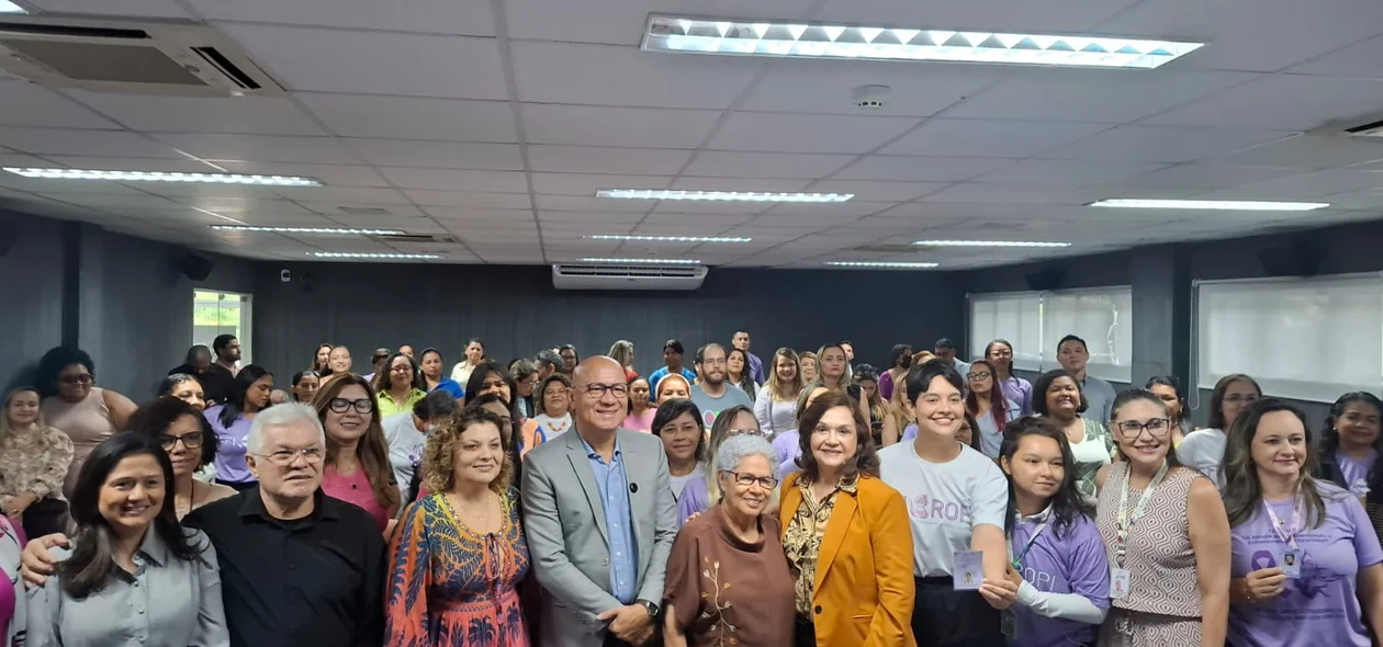 Simpatizantes da causa e autoridades no evento