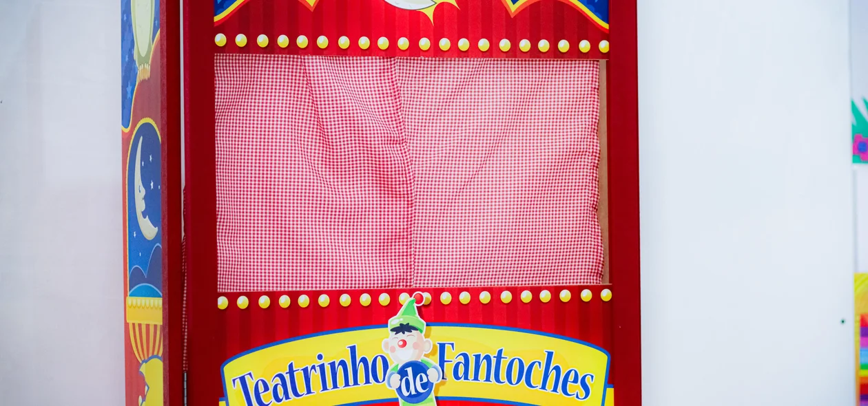 Teatro de fantoche entregue pelo prefeito Pedro Gomes